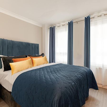 Explore The Most Exquisite West-End From A Harrods Family And Couple Home Лондон Экстерьер фото