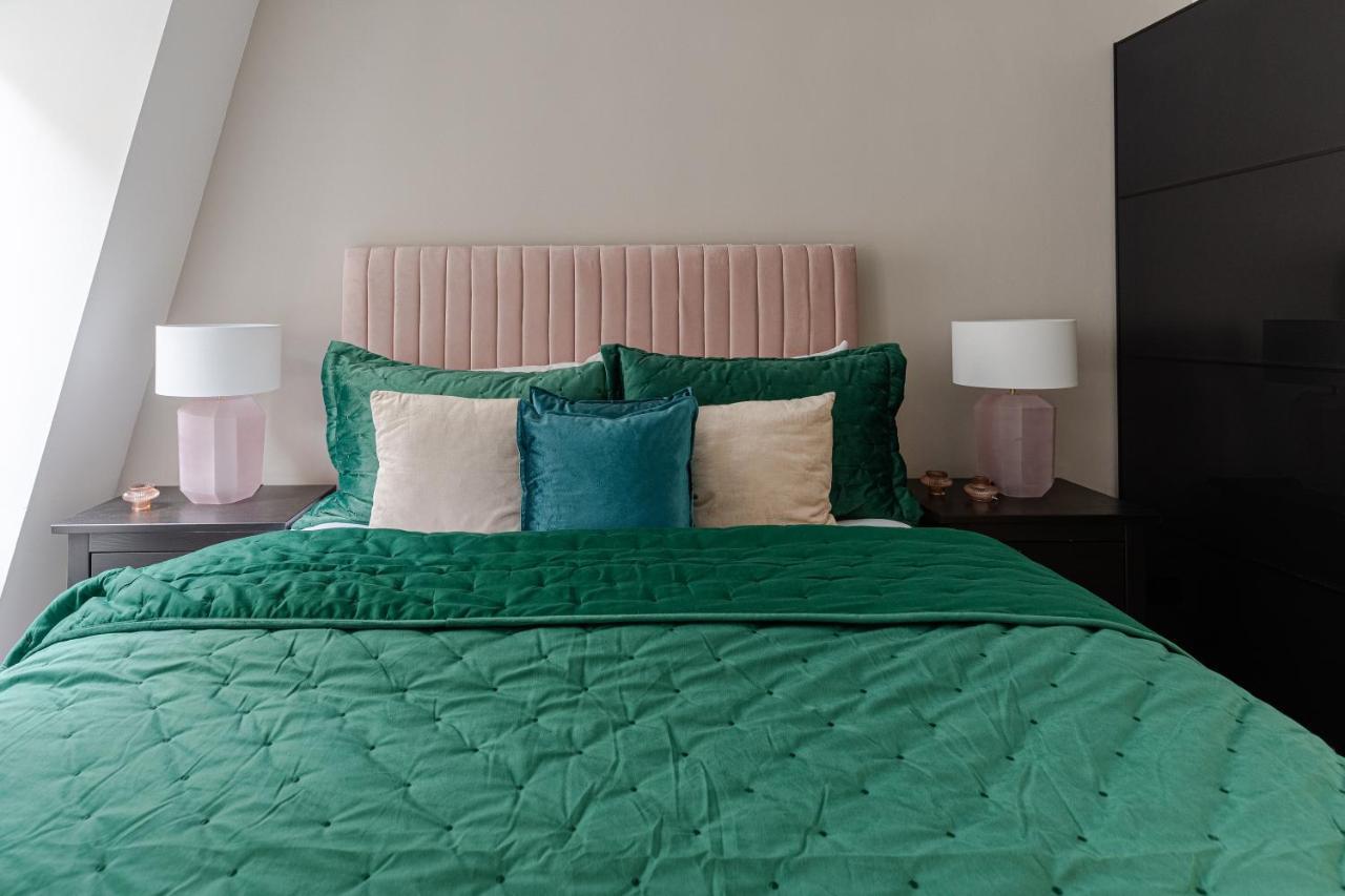 Explore The Most Exquisite West-End From A Harrods Family And Couple Home Лондон Экстерьер фото