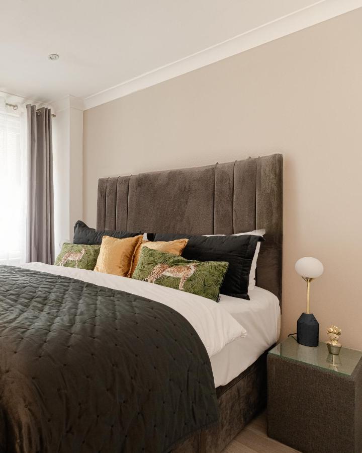 Explore The Most Exquisite West-End From A Harrods Family And Couple Home Лондон Экстерьер фото