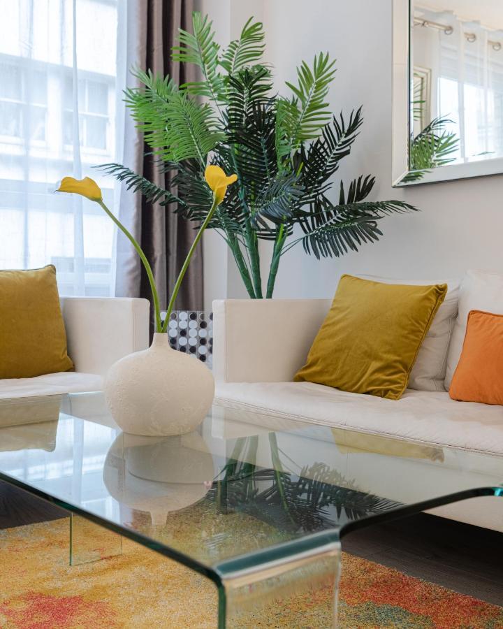 Explore The Most Exquisite West-End From A Harrods Family And Couple Home Лондон Экстерьер фото